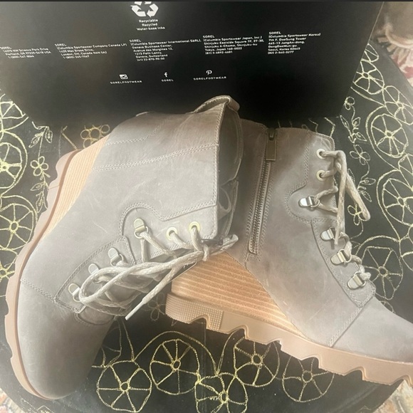 Sorel Size 11 Waterproof Joan Upton Boots Wedge Travel Fashion Girls - Picture 1 of 7